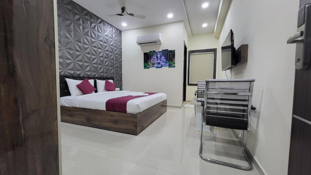 Hotel Vaishnavi Grand Miriālgūda Extérieur photo