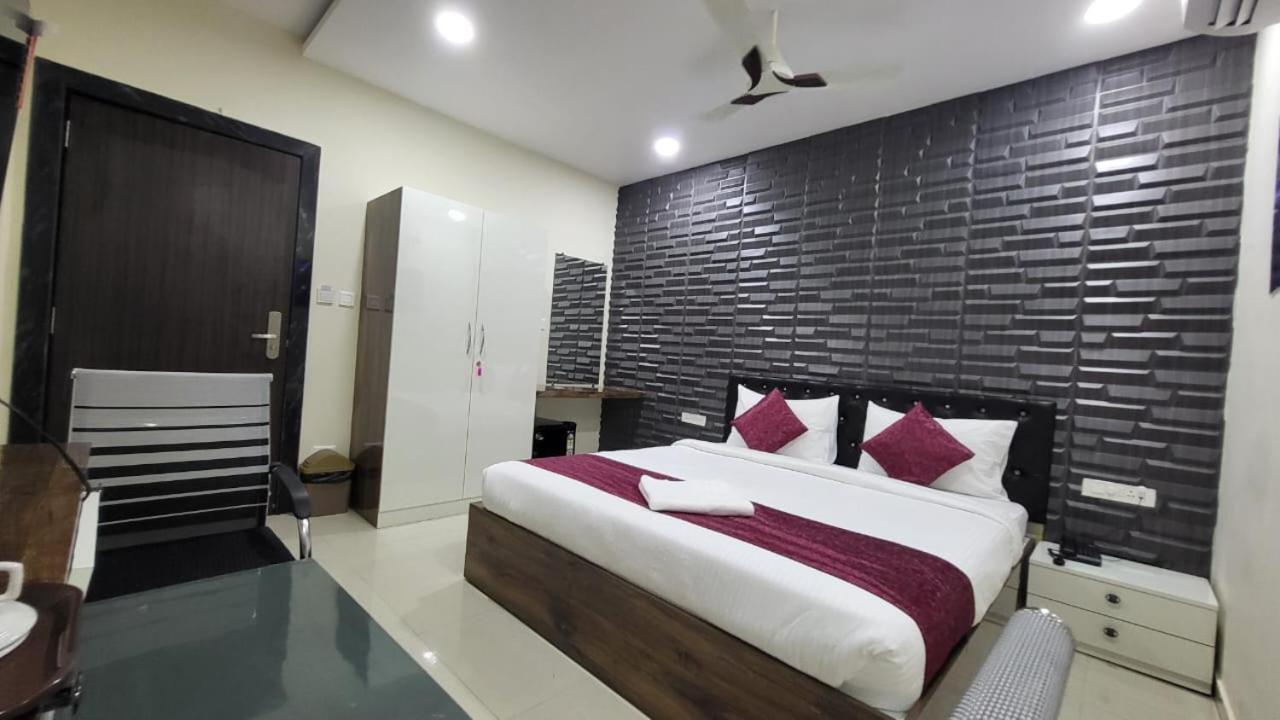 Hotel Vaishnavi Grand Miriālgūda Extérieur photo