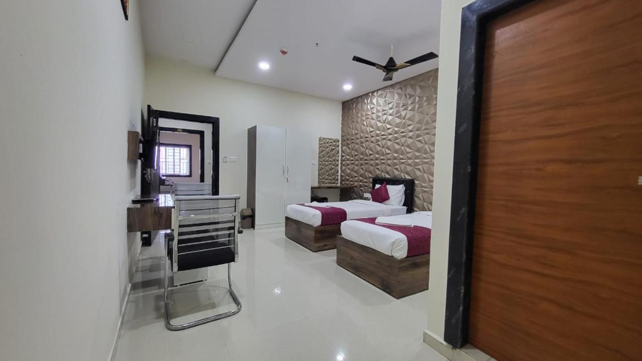 Hotel Vaishnavi Grand Miriālgūda Extérieur photo
