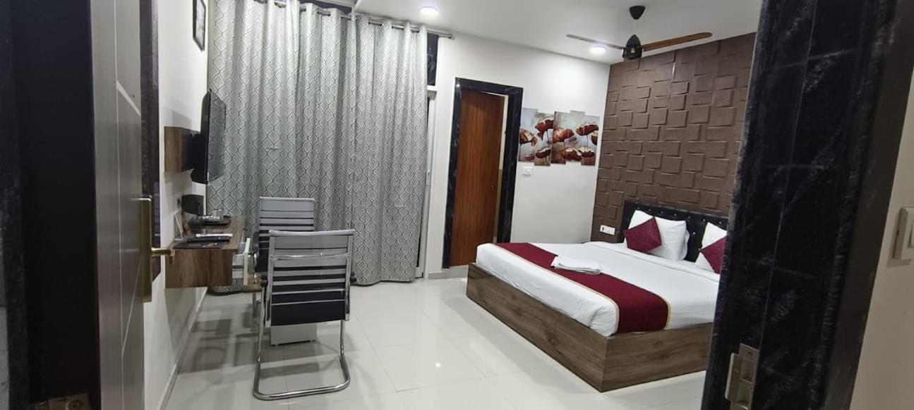 Hotel Vaishnavi Grand Miriālgūda Extérieur photo
