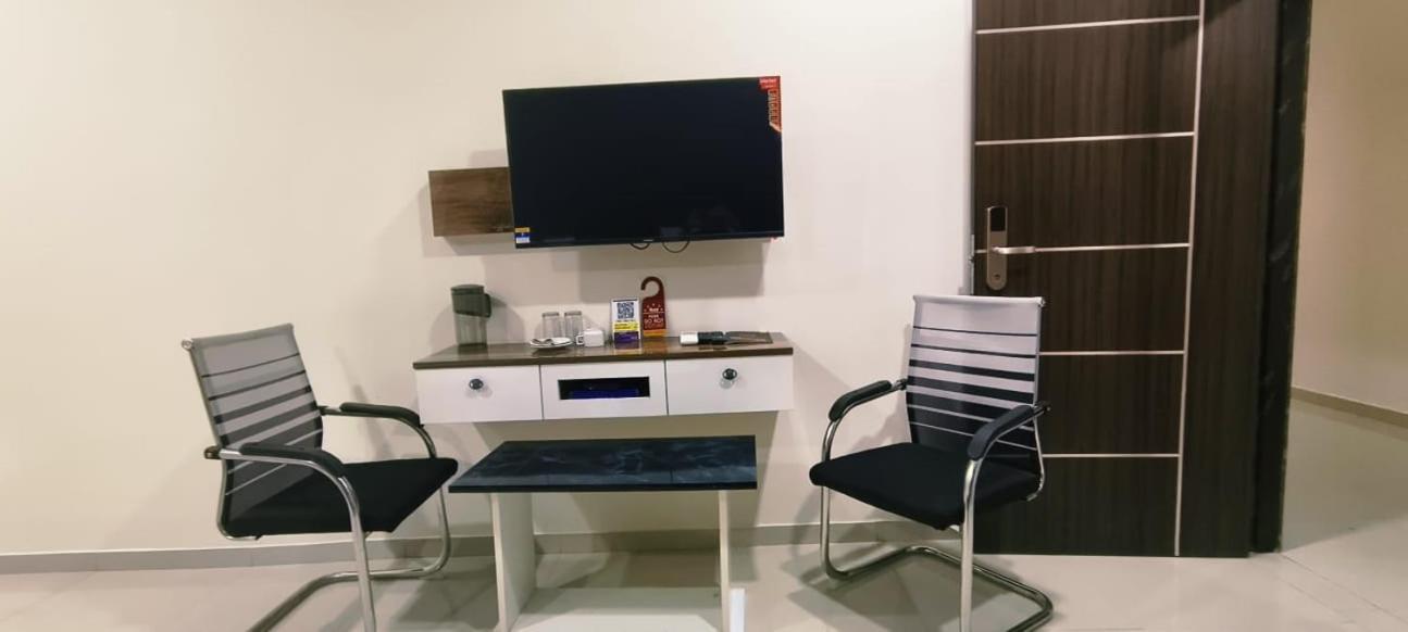 Hotel Vaishnavi Grand Miriālgūda Extérieur photo
