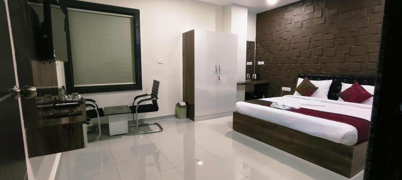 Hotel Vaishnavi Grand Miriālgūda Extérieur photo