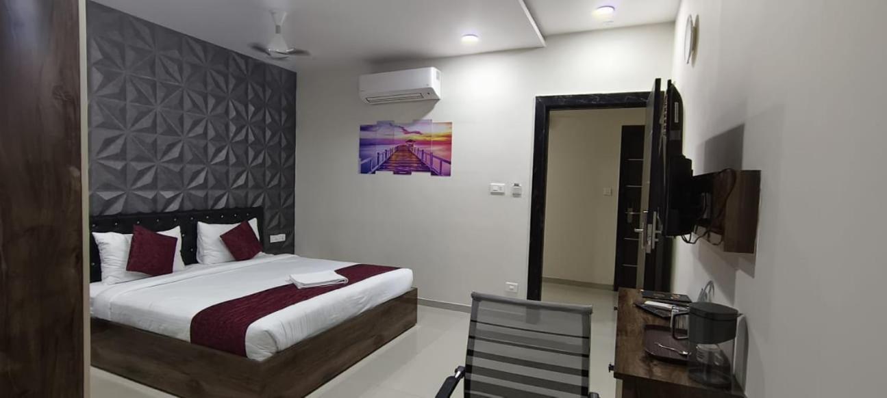 Hotel Vaishnavi Grand Miriālgūda Extérieur photo