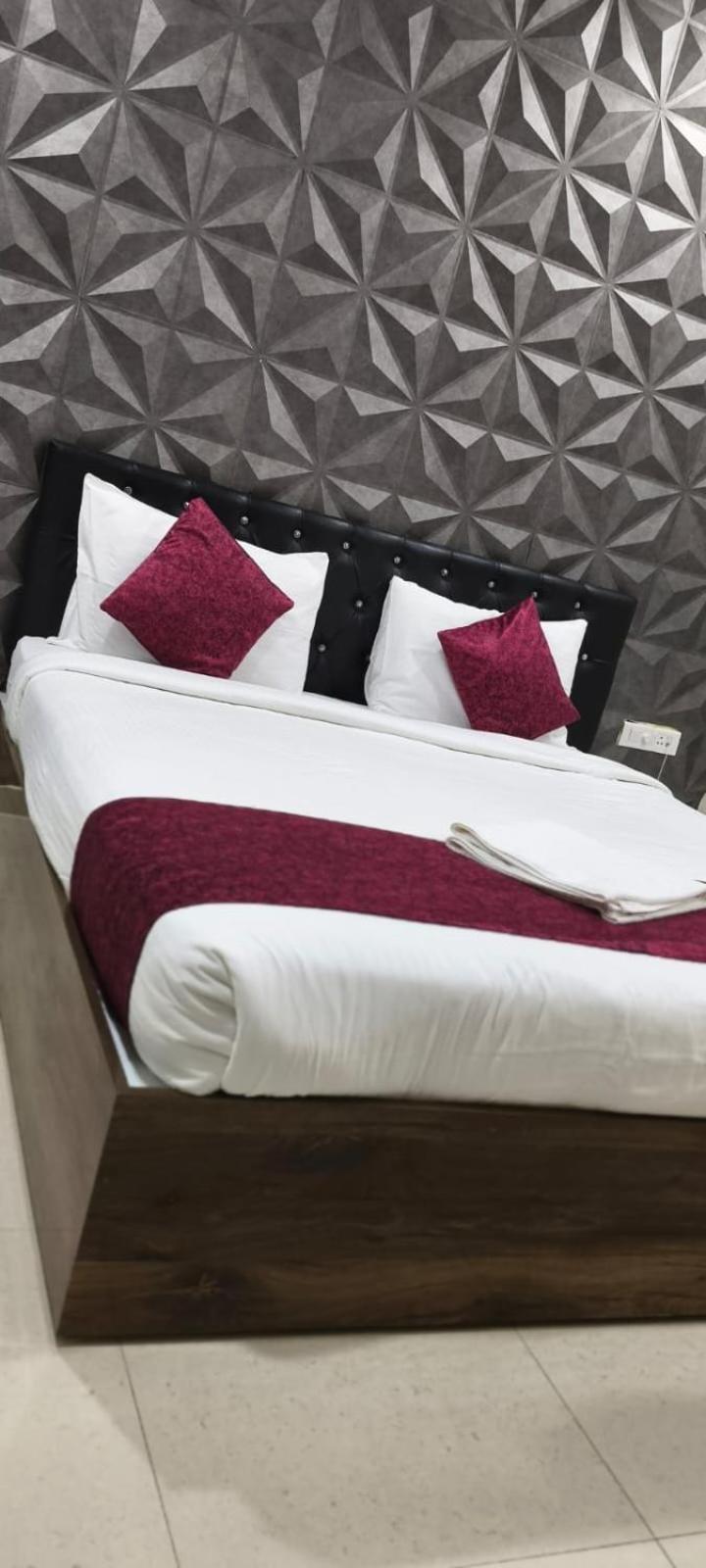Hotel Vaishnavi Grand Miriālgūda Extérieur photo